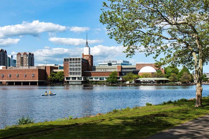 How to Get Around Boston (A Guide to Navigating Around the City and Using its Transportation Framework)